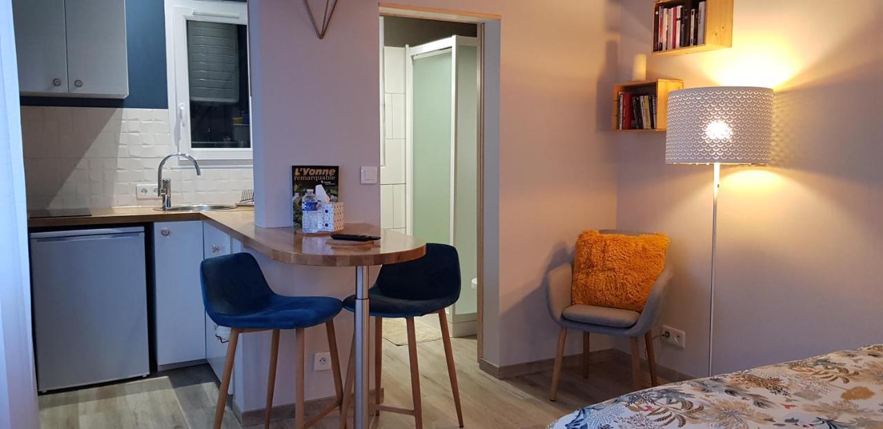 Agreable Petite Maison Proche Joigny Chamvres Exterior foto
